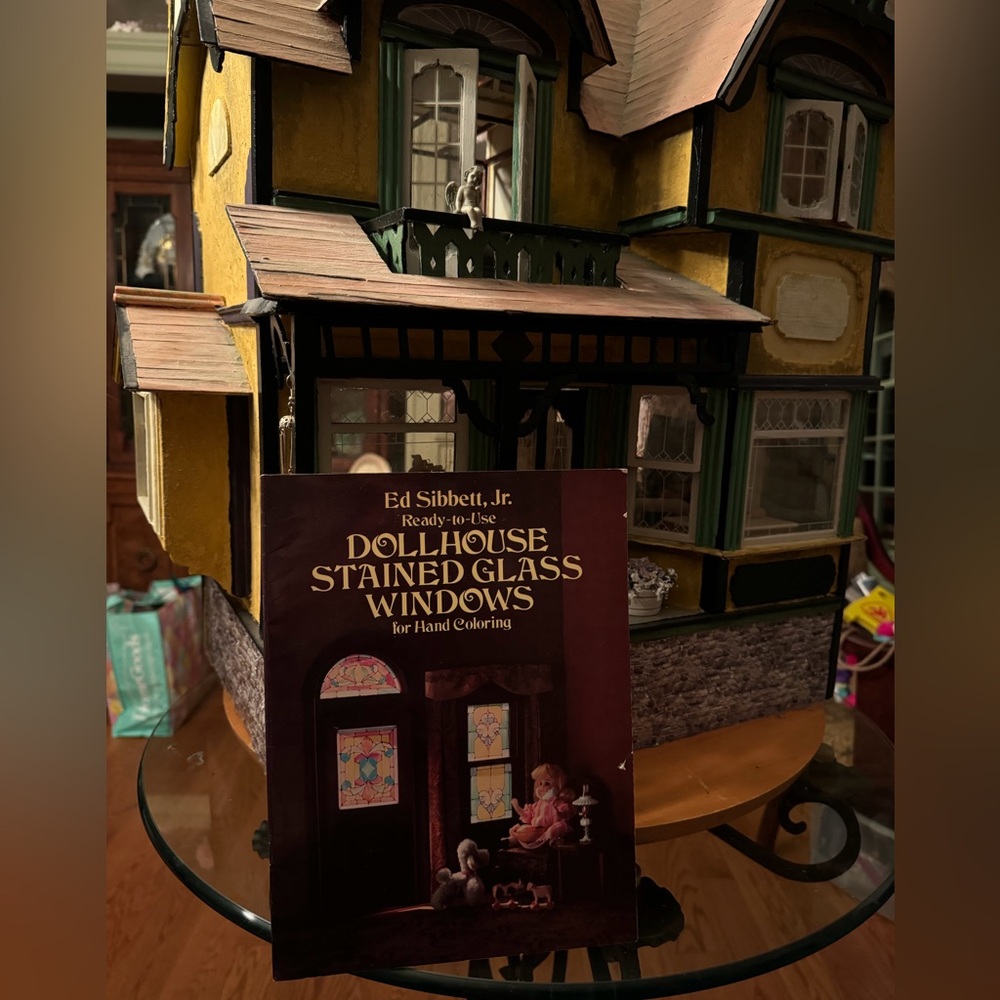 Dollhouse Stained Glass Window book 🌟 - Picture 8 of 9